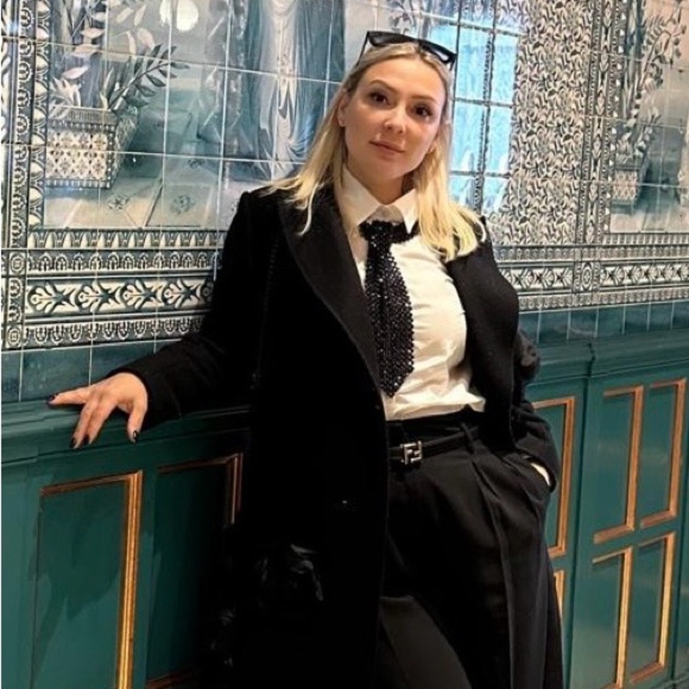 Meet your Posher, Lena